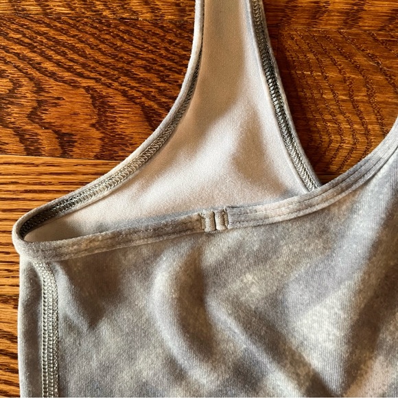 Lululemon Gray Chevron Patterned Cool Racerback Short Tank Top Nulu Workout SZ 4 - Picture 8 of 9